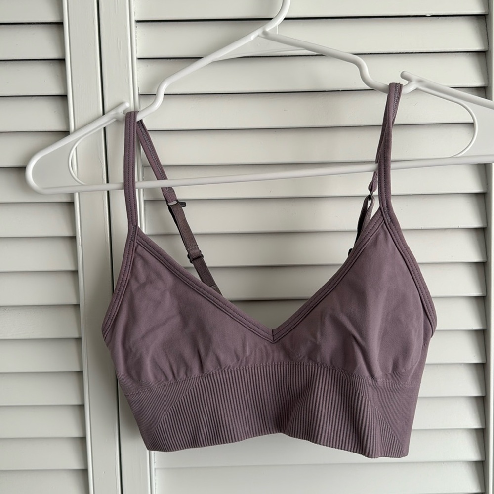 Lululemon sports bra